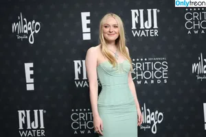 Dakota Fanning / dakotafanning nude photo #0416