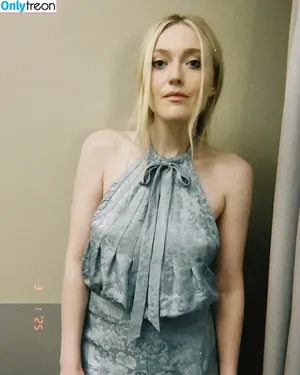 Dakota Fanning / dakotafanning nude photo #0428