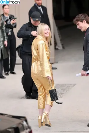 Dakota Fanning / dakotafanning фото голая #0435