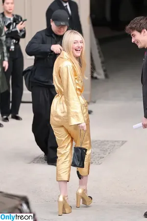 Dakota Fanning / dakotafanning фото голая #0437