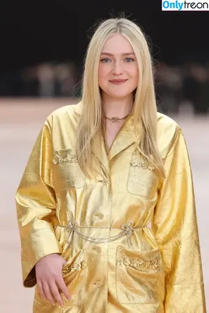 Dakota Fanning / dakotafanning фото голая #0439