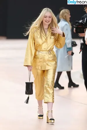 Dakota Fanning / dakotafanning фото голая #0441