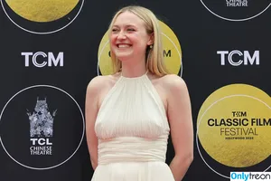 Dakota Fanning / dakotafanning nude photo #0444