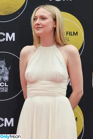 Dakota Fanning / dakotafanning nude photo #0445