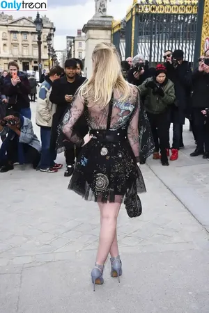 Dakota Fanning / dakota_fanning / dakotafanning nude photo #0489