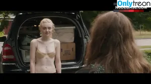 Dakota Fanning / dakota_fanning / dakotafanning nude photo #0502