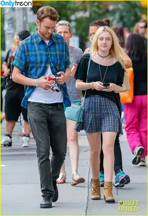 Dakota Fanning / dakota_fanning / dakotafanning nude photo #0509
