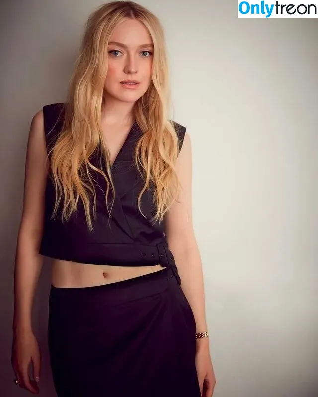 Dakota Fanning nude photo #0031 (dakotafanning)