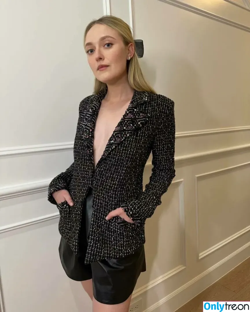 Dakota Fanning nude photo #0038 (dakotafanning)