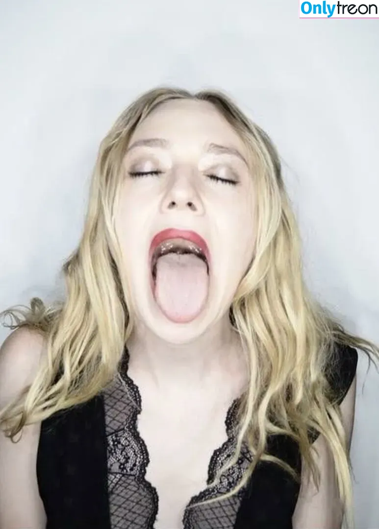 Dakota Fanning nude photo #0051 (dakotafanning)
