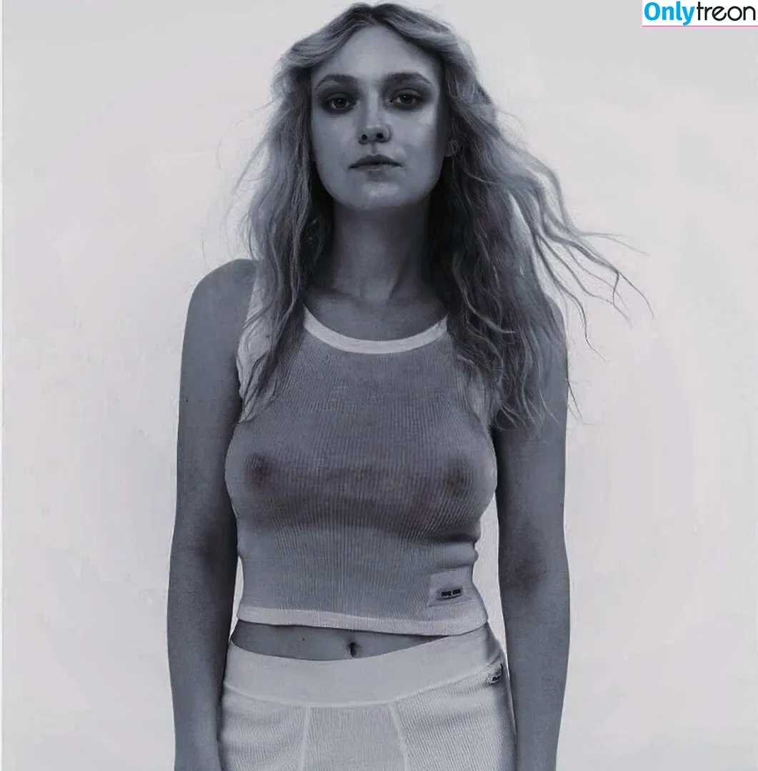 Dakota Fanning nude photo #0065 (dakotafanning)