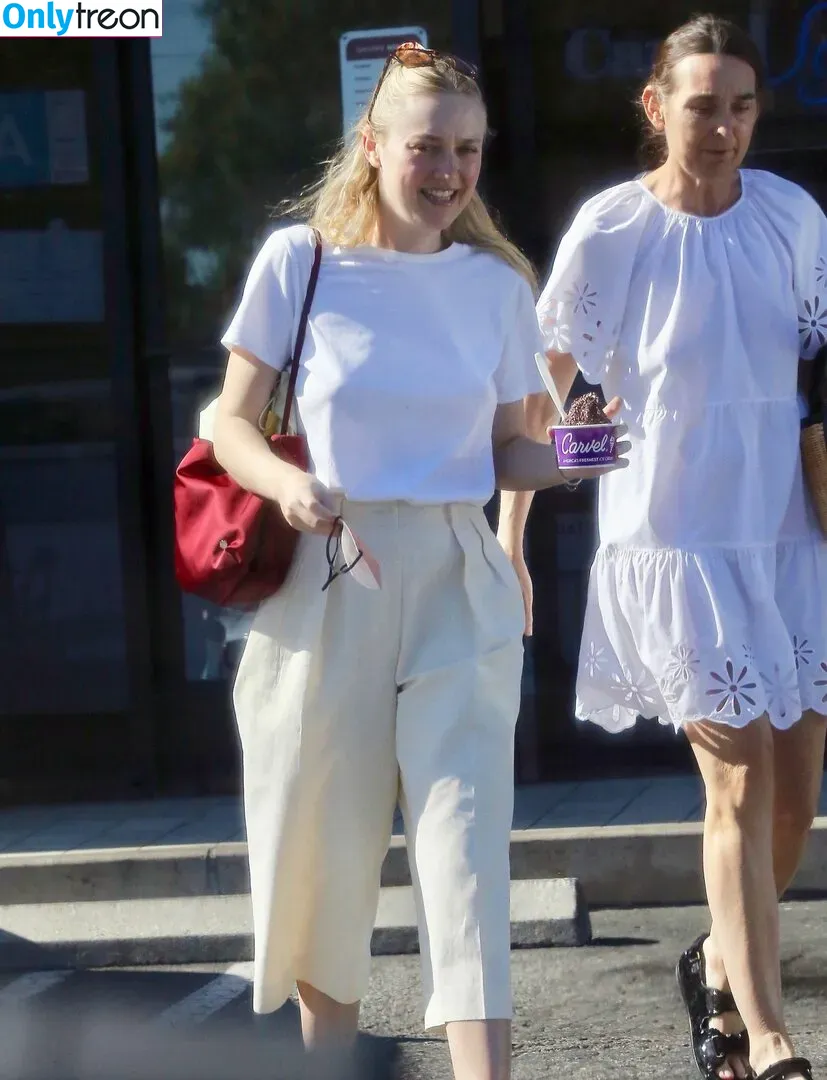 Dakota Fanning nude photo #0077 (dakotafanning)