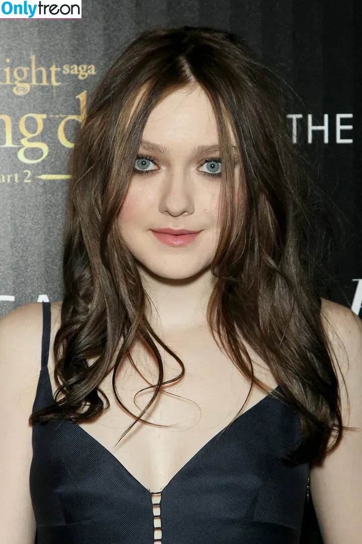 Dakota Fanning nude photo #0095 (dakotafanning)