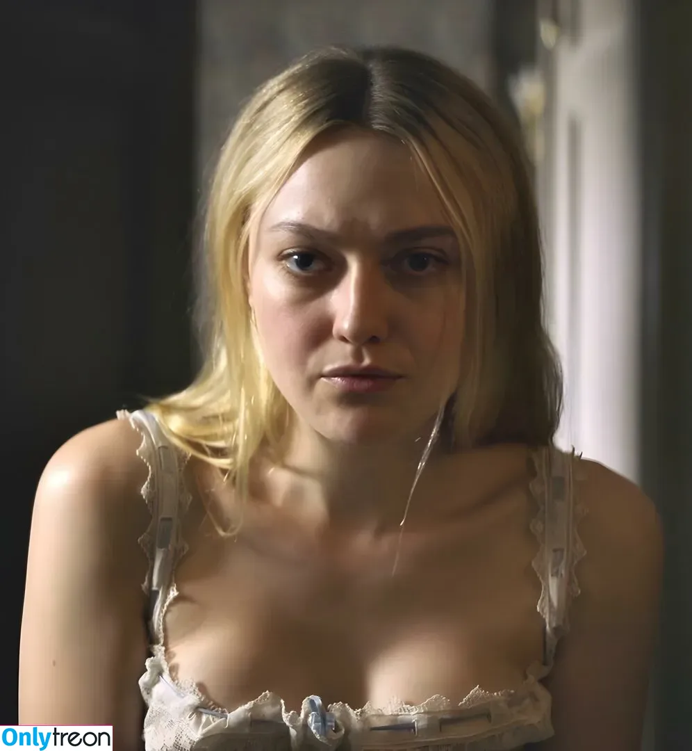 Dakota Fanning nude photo #0130 (dakotafanning)