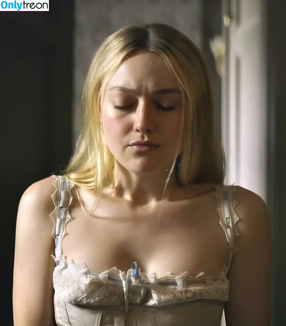 Dakota Fanning голая photo #0131 (dakotafanning)