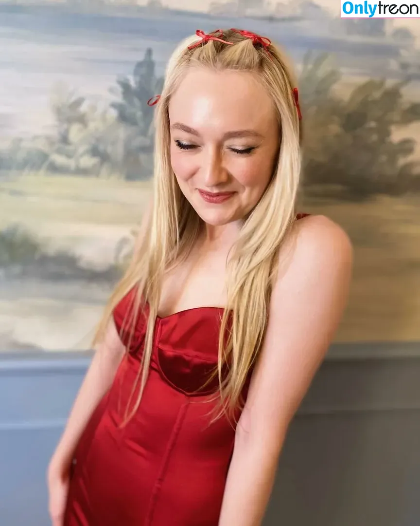 Dakota Fanning голая photo #0139 (dakotafanning)