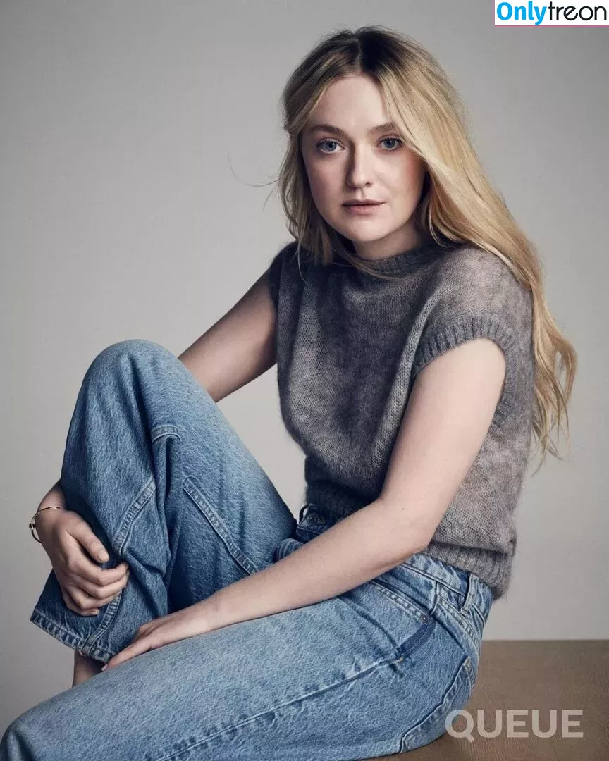 Dakota Fanning nude photo #0164 (dakotafanning)