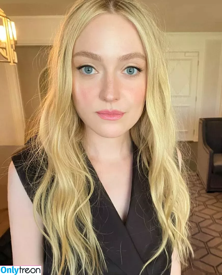 Dakota Fanning nude photo #0169 (dakotafanning)