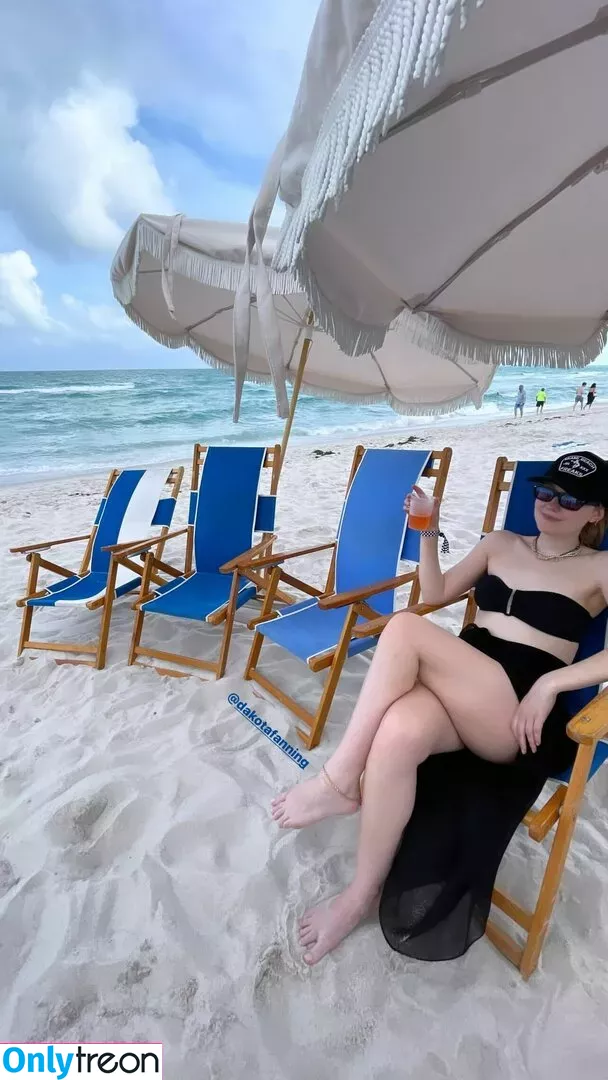 Dakota Fanning голая photo #0186 (dakotafanning)