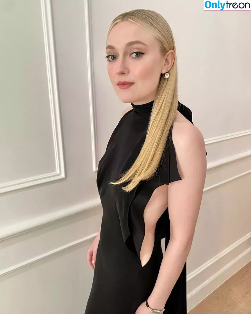 Dakota Fanning nude photo #0199 (dakotafanning)