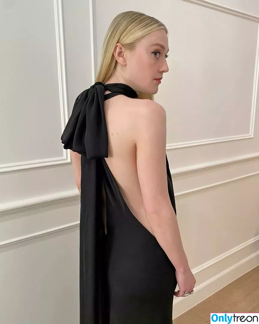 Dakota Fanning nude photo #0200 (dakotafanning)
