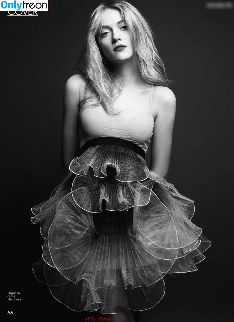 Dakota Fanning nude photo #0213 (dakotafanning)