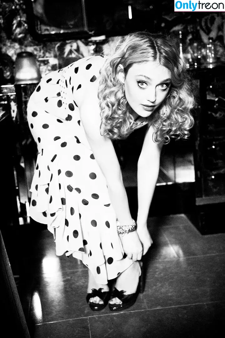 Dakota Fanning nude photo #0214 (dakotafanning)