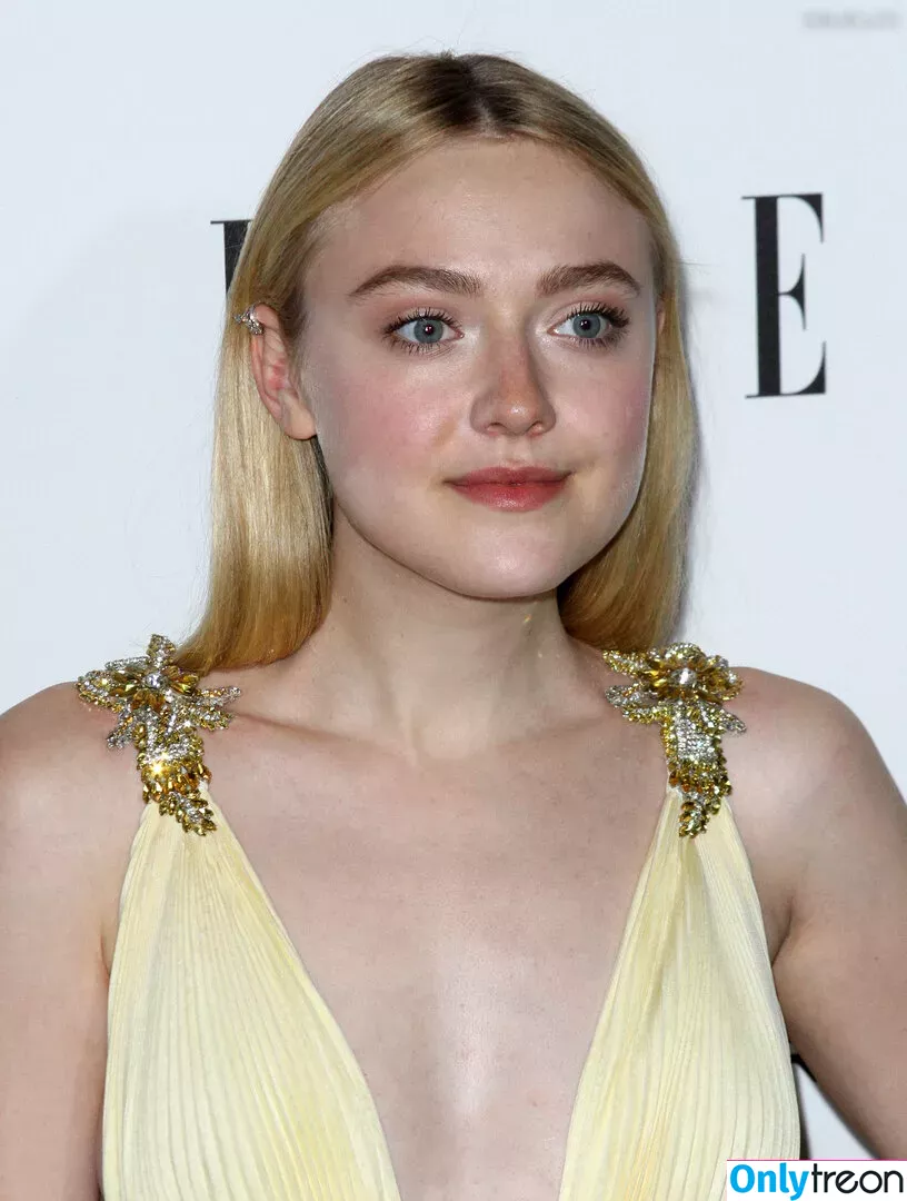Dakota Fanning голая photo #0232 (dakotafanning)