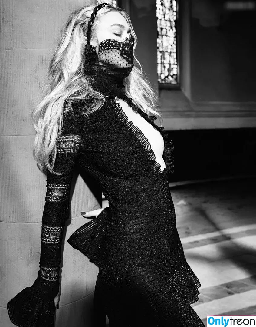 Dakota Fanning голая photo #0240 (dakotafanning)