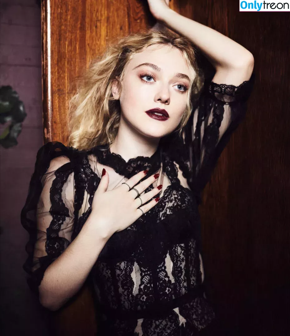Dakota Fanning голая photo #0242 (dakotafanning)