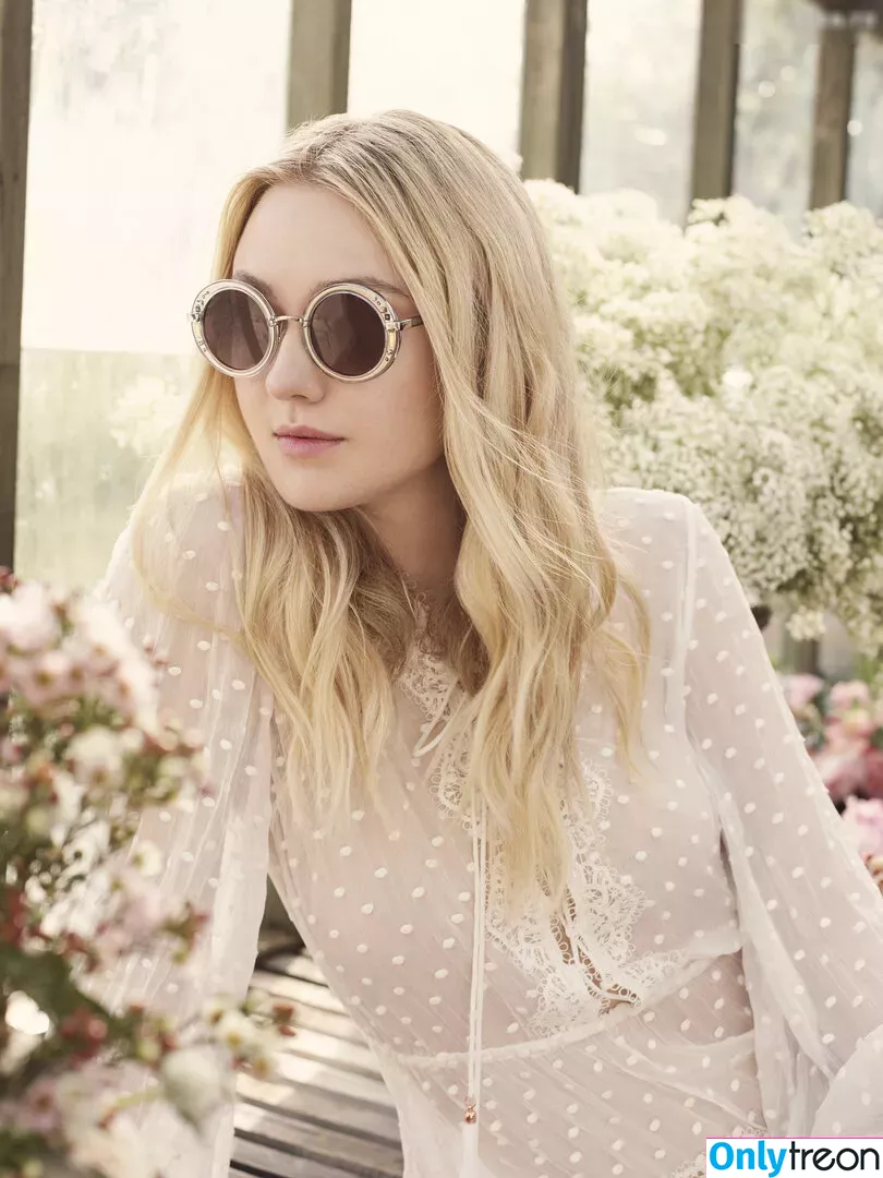 Dakota Fanning голая photo #0252 (dakotafanning)