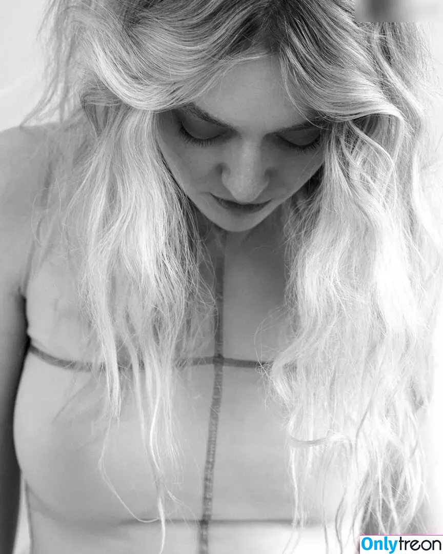 Dakota Fanning голая photo #0283 (dakotafanning)