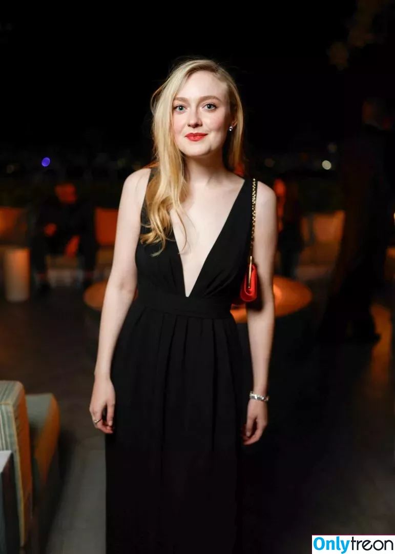 Dakota Fanning голая photo #0398 (dakotafanning)