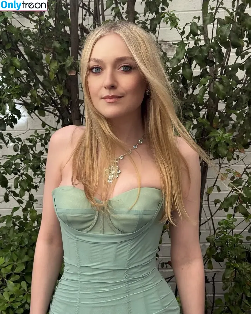 Dakota Fanning голая photo #0418 (dakotafanning)