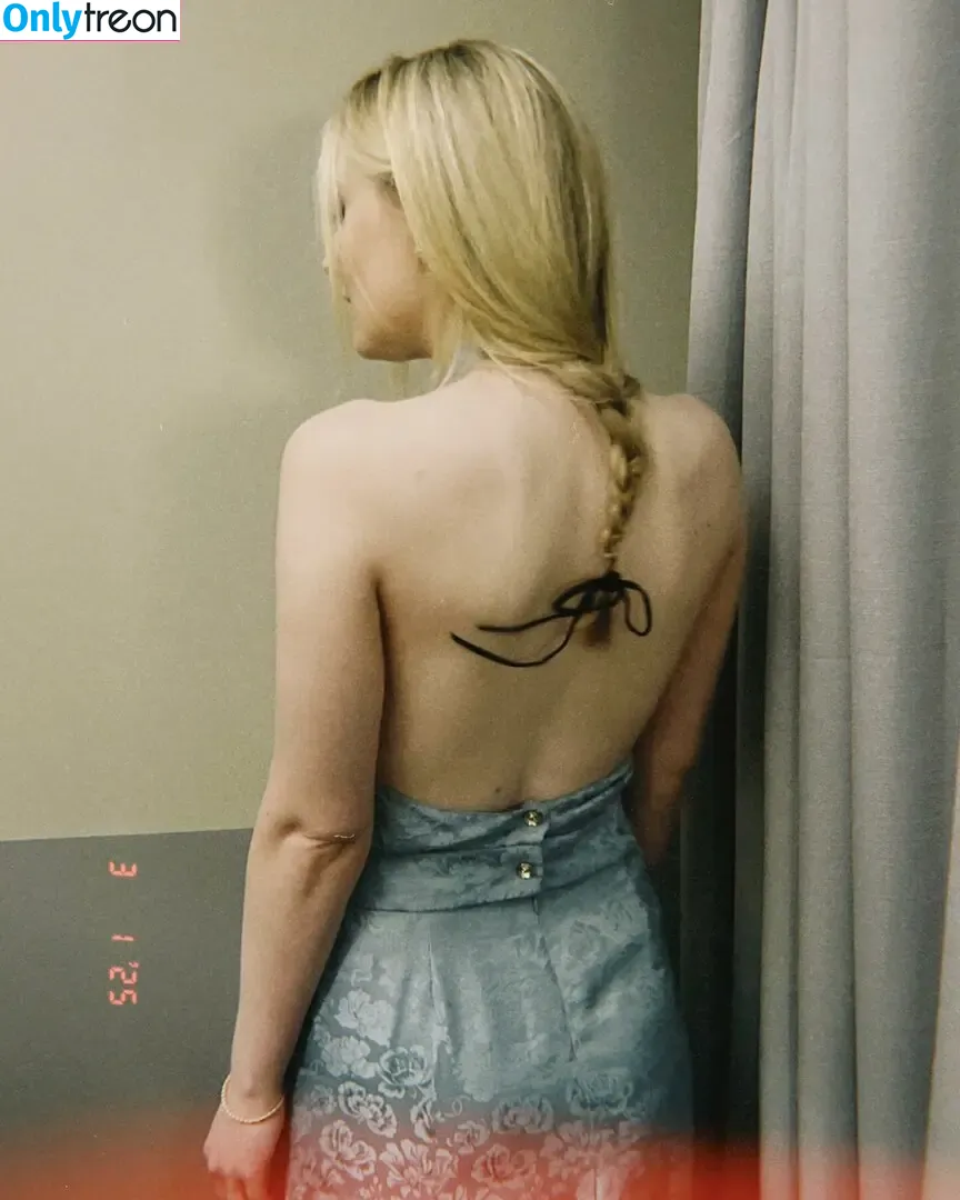 Dakota Fanning nude photo #0423 (dakotafanning)