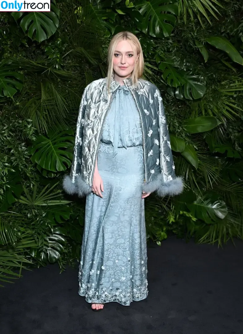 Dakota Fanning голая photo #0427 (dakotafanning)