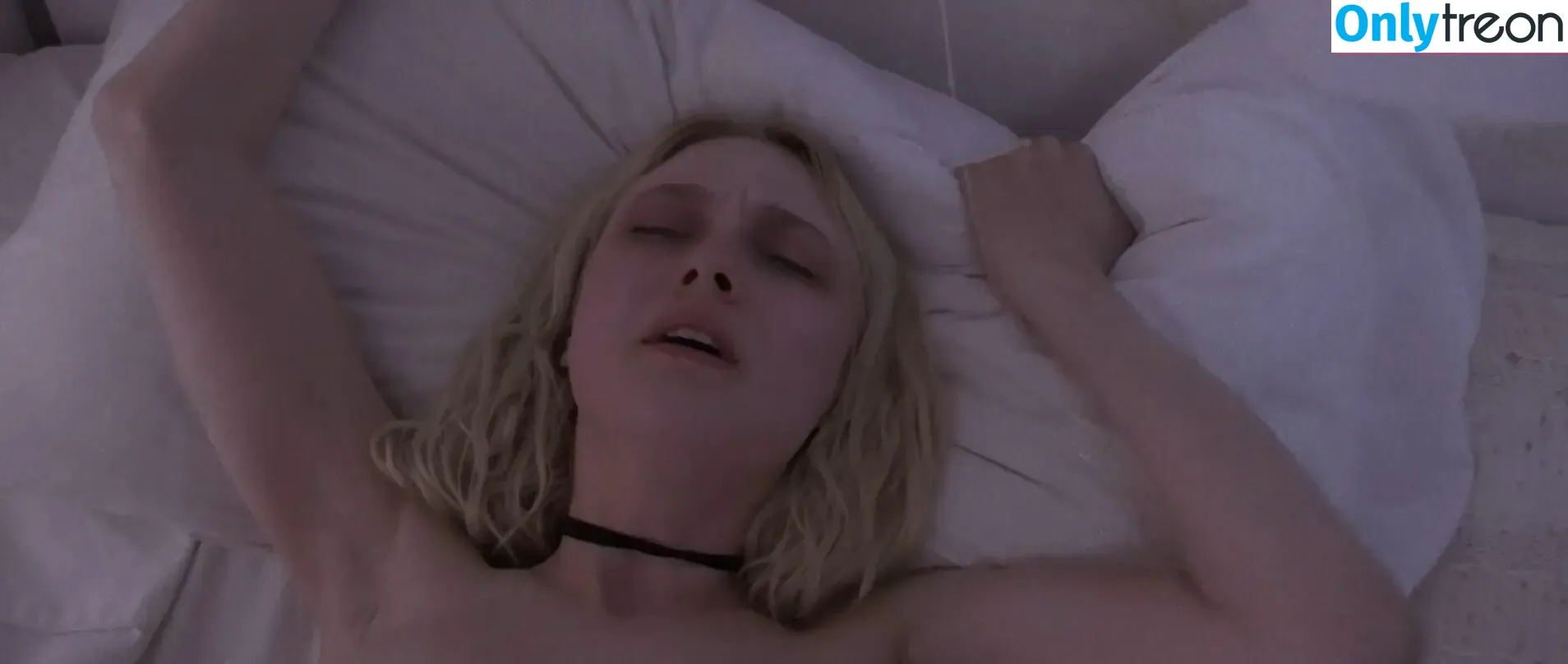 Dakota Fanning nude photo #0496 (dakota_fanning / dakotafanning)