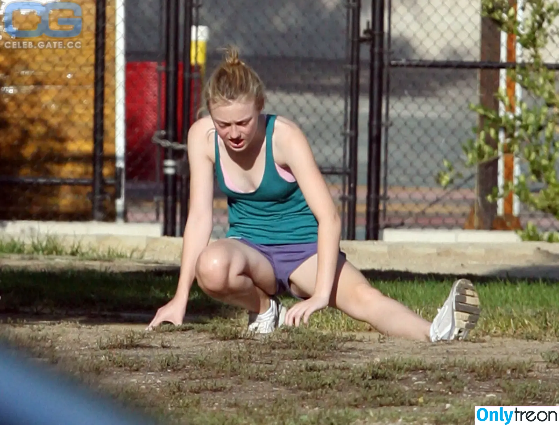 Dakota Fanning nude photo #0503 (dakota_fanning / dakotafanning)