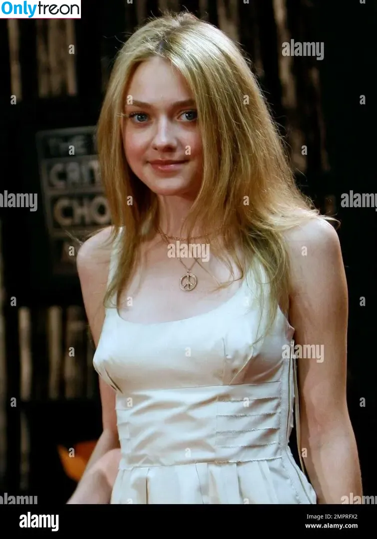 Dakota Fanning nude photo #0504 (dakota_fanning / dakotafanning)