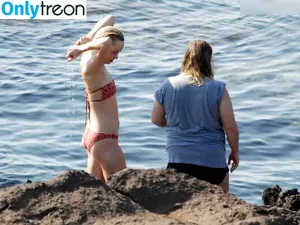 Dakota Johnson / dakotajohnson / isDakotaJohnson nude photo #0889