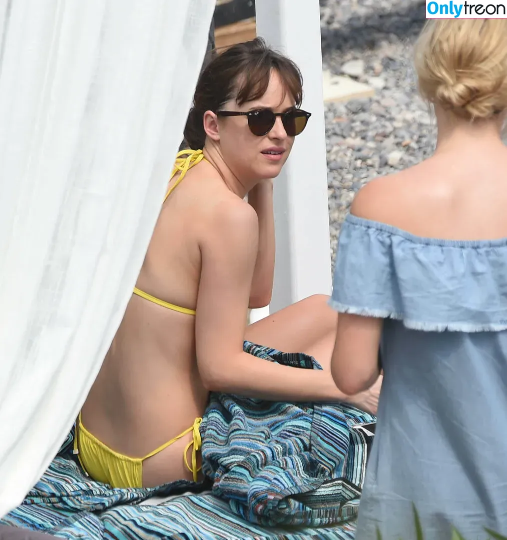 Dakota Johnson голая photo #0402 (dakotajohnson)