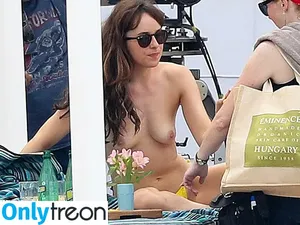 Dakota Johnson / dakotajohnson / isDakotaJohnson фото голая #1179