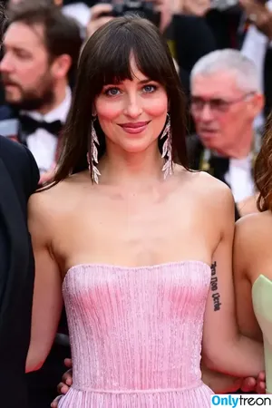 Dakota Johnson / dakotajohnson / isDakotaJohnson фото голая #1353
