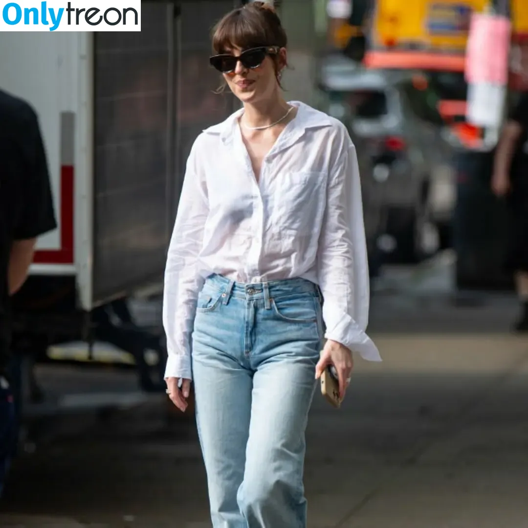 Dakota Johnson nude photo #1687 (dakotajohnson / isDakotaJohnson)