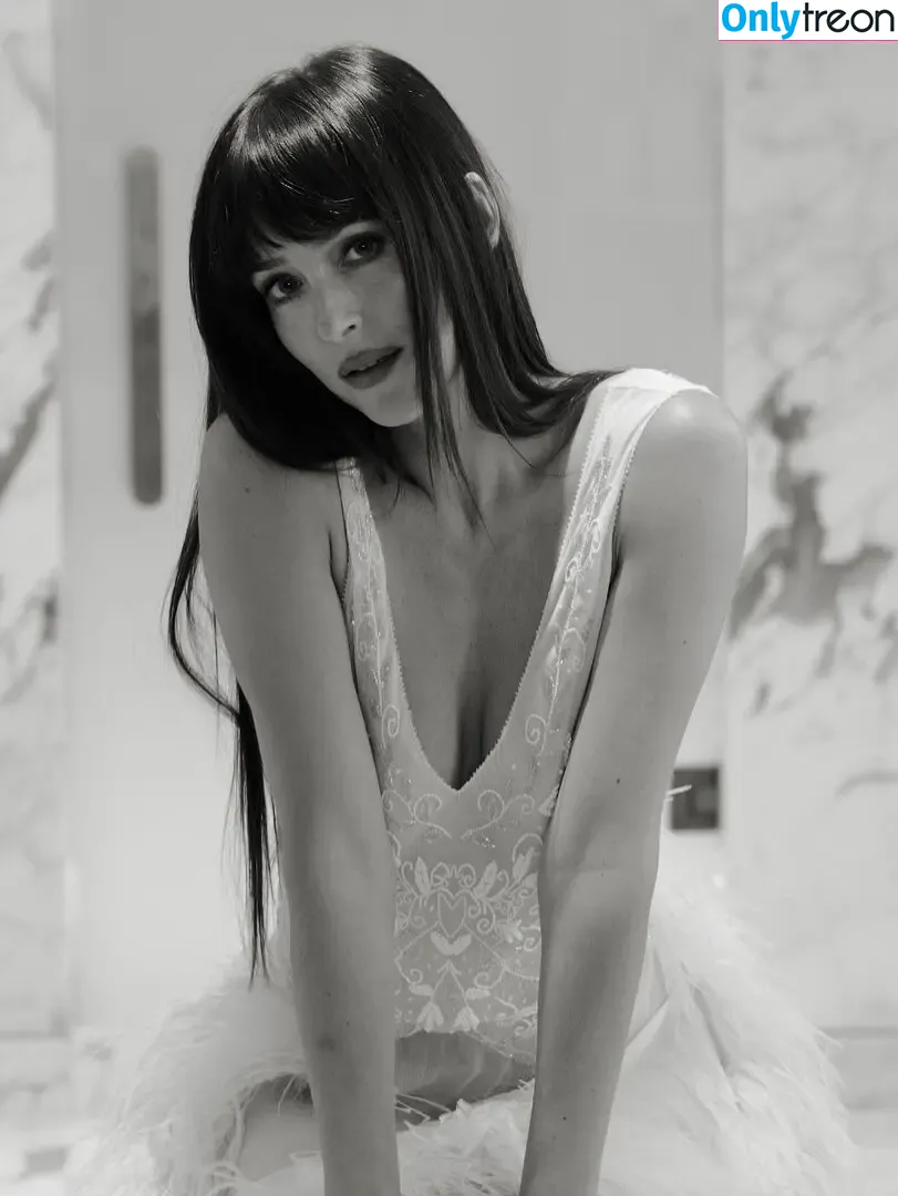 Dakota Johnson nude photo #1842 (dakotajohnson / isDakotaJohnson)