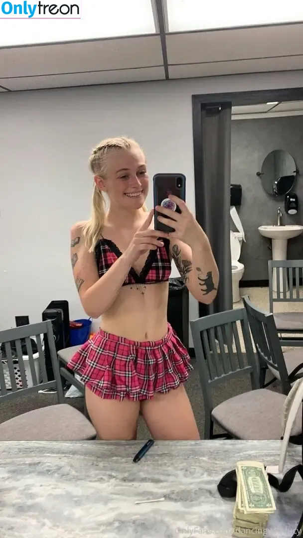 dancingwithlucy nude photo #0007 (reel)