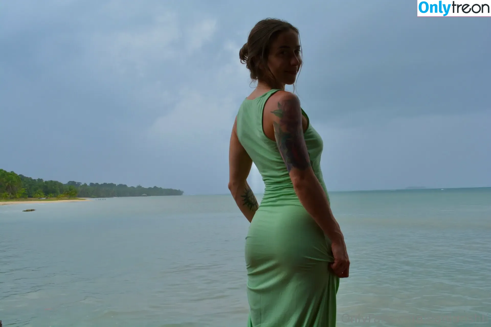danidrishti nude photo #0022 (dellaine_yoga)