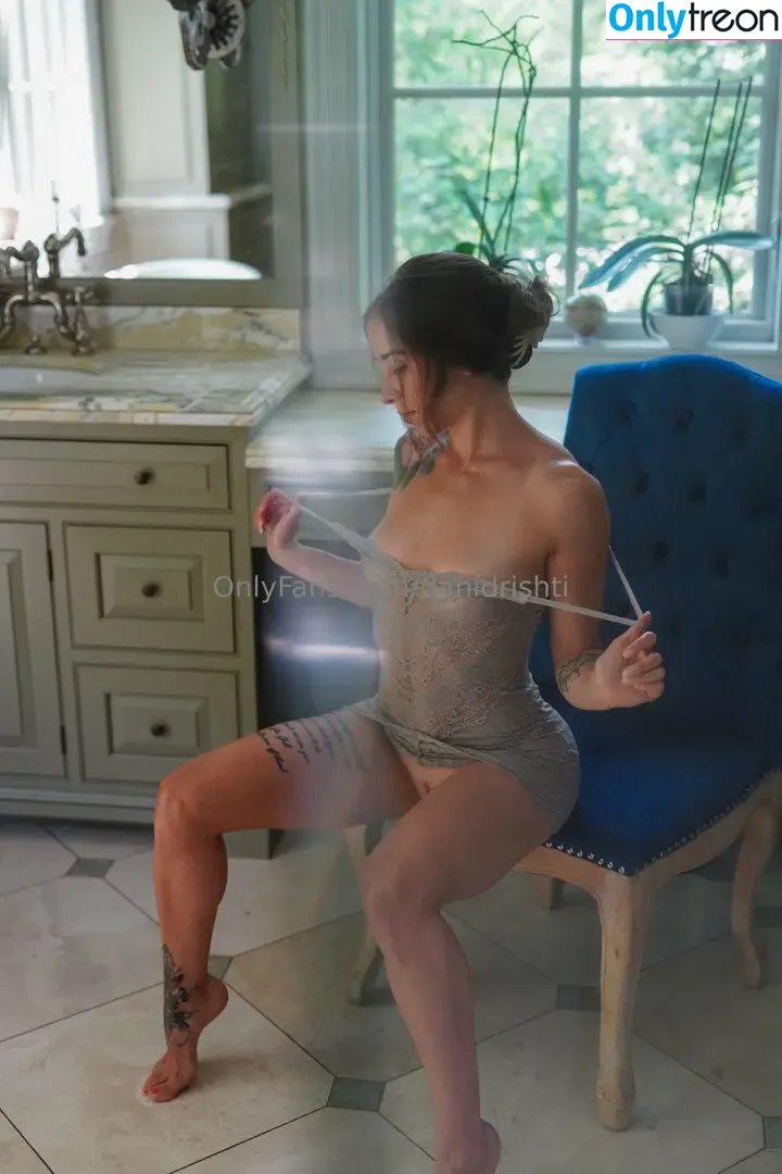 danidrishti nude photo #0032 (dellaine_yoga)