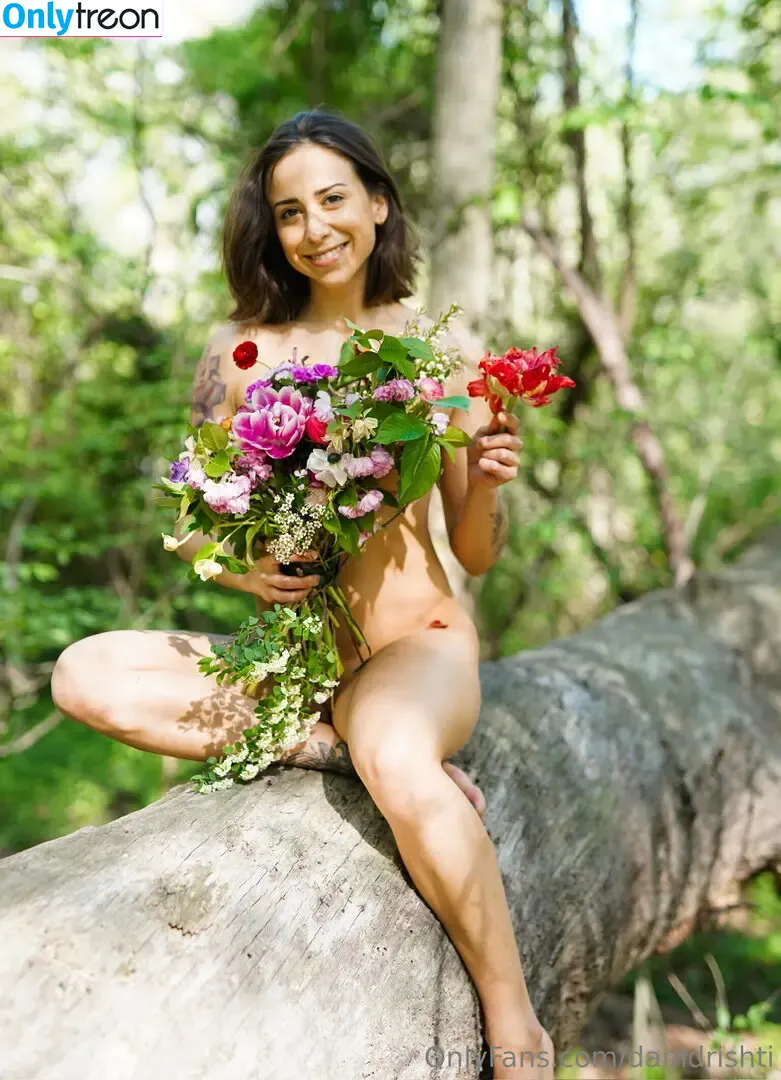danidrishti голая photo #0063 (dellaine_yoga)