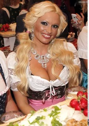 Daniela Katzenberger / danielakatzenberger nude photo #0204